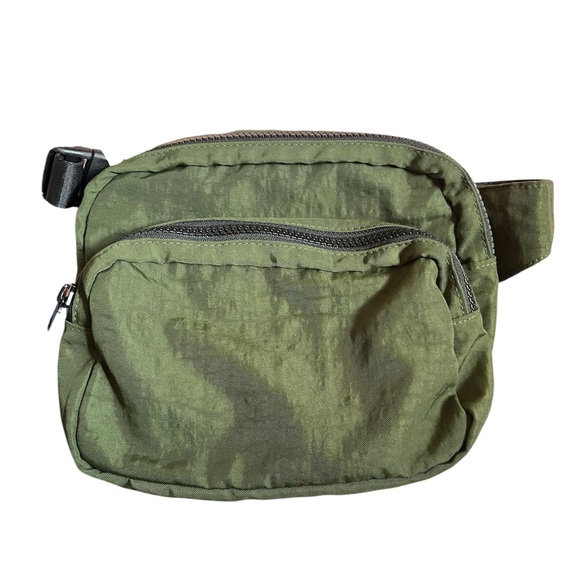 BAGGU Sage Green Crossbody Bag - Picture 1 of 5